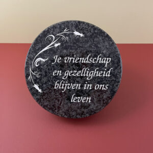 een herinnering grafdecoratie grafversiering graniet natuursteen kerkhof