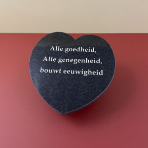 een herinnering grafdecoratie grafversiering graniet natuursteen kerkhof